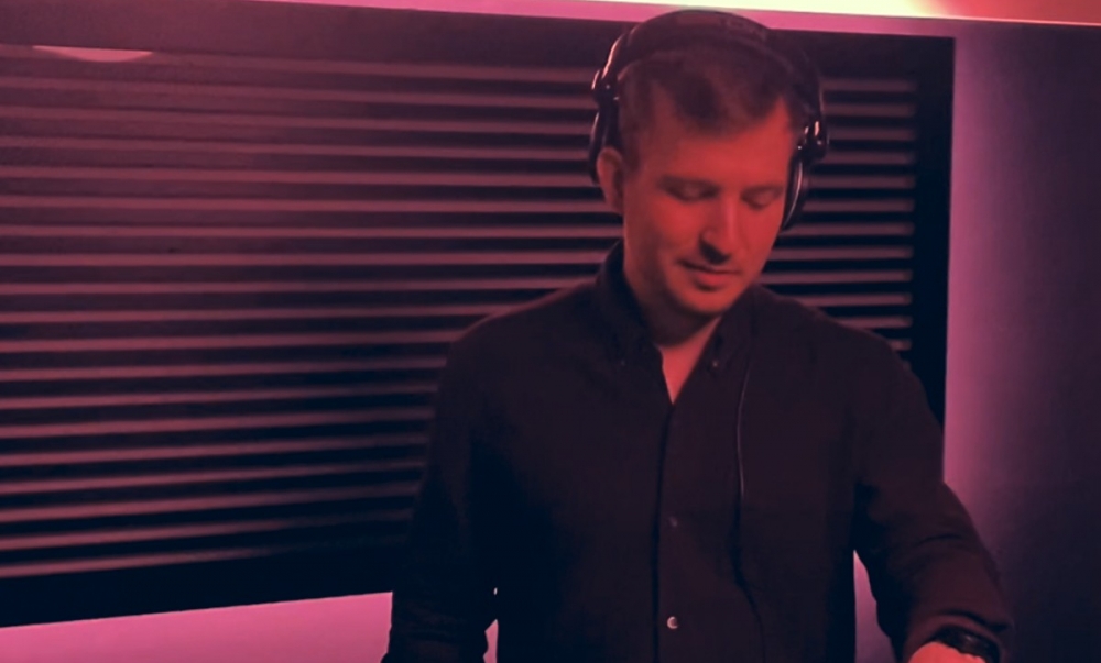 Artist Highlight: Narda-77 Artist Highlight: Narda-77